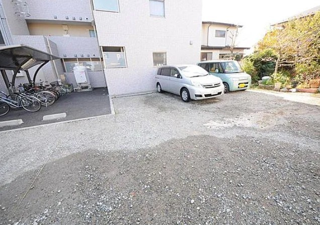 田中ハイツの駐車場