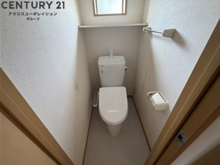 温水洗浄便座付きのトイレです♪