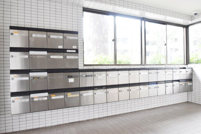 【設備】 | 千歳マンション | 郵便物を受け入れる住民共用のポスト。「集合ポスト」とも呼びます。ここもまた、マンションの「顔」のひとつです。～即日のご見学可能～　お問合せはお気軽にどうぞ。