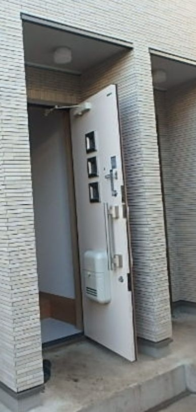SOCIO の玄関