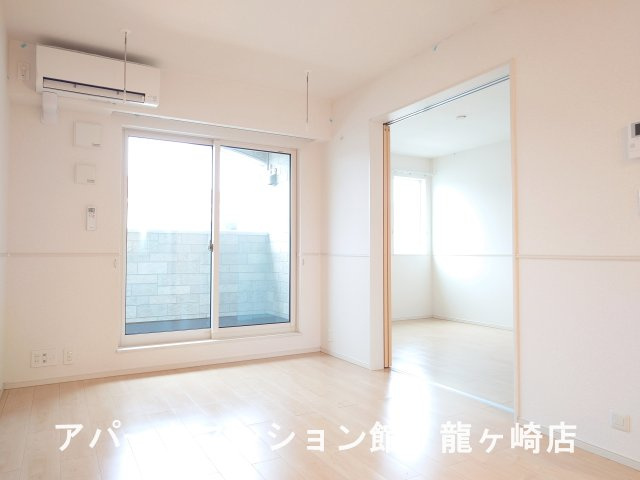 クラフトⅠの居間・リビング|※202号室使用