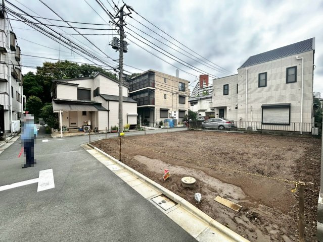 練馬区旭町1丁目　新築戸建の前面道路含む現地写真|2026.09.18撮影

現地ご見学希望・資料請求などお気軽にお問い合わせ下さい！
03-5990-5201
