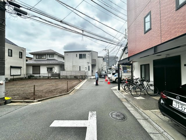 練馬区旭町1丁目　新築戸建の前面道路含む現地写真|2026.09.18撮影

現地ご見学希望・資料請求などお気軽にお問い合わせ下さい！
03-5990-5201
