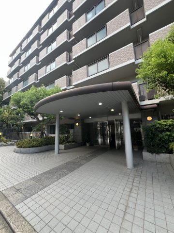 白鷹香櫨園マンションのエントランス