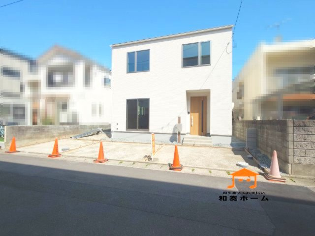 ◇高松市新北町オール電化住宅◇９月中のご契約で太陽光発電システムをプレゼント！の前面道路含む現地写真|前面道路が広いのでファミリーカーのような大きな車でも運転しやすく、車庫入れも余裕を持ってできるのが魅力的なお家です。