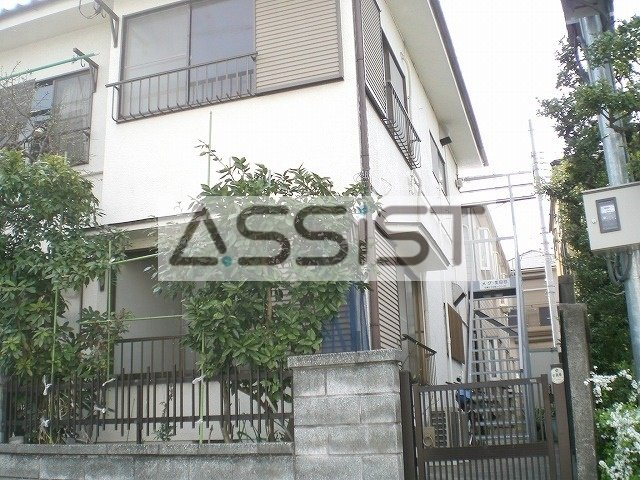 メグ生田目の外観