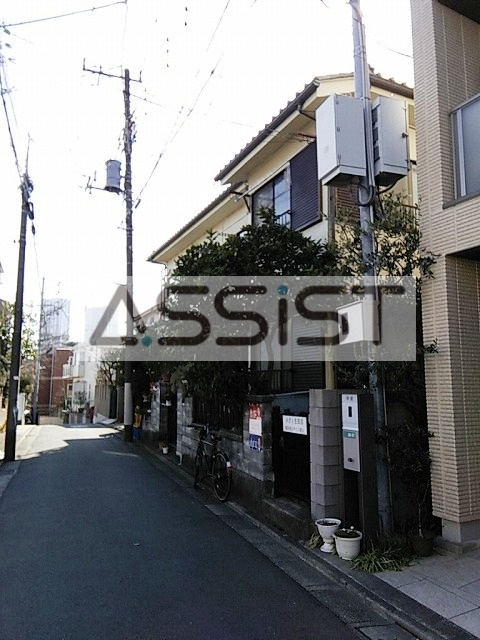 メグ生田目の外観