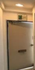 原町レジデンスの玄関