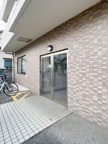 サンライズマンションのエントランス
