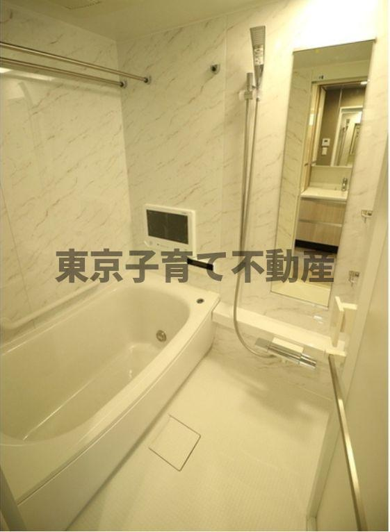 コンフォリア新御徒町の浴室
