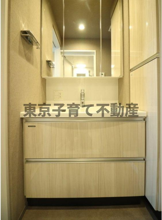 コンフォリア新御徒町の洗面所