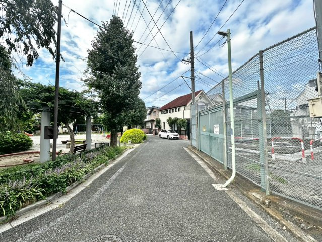 練馬区関町南2丁目　新築戸建の前面道路含む現地写真|2026.09.18撮影

現地ご見学希望・資料請求などお気軽にお問い合わせ下さい！
03-5990-5201