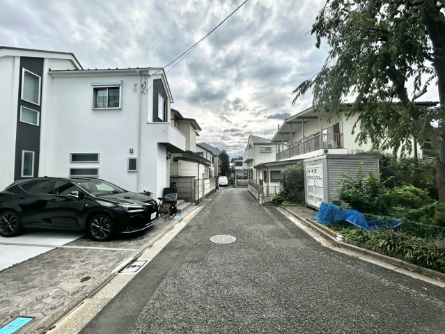 練馬区関町南2丁目　新築戸建の前面道路含む現地写真|2026.09.18撮影

現地ご見学希望・資料請求などお気軽にお問い合わせ下さい！
03-5990-5201