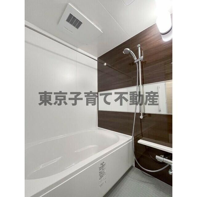 ジニア浅草の浴室