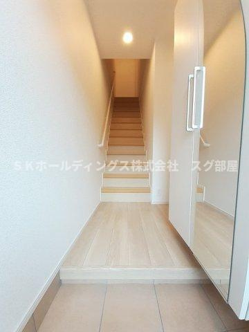 シャイントラストの玄関