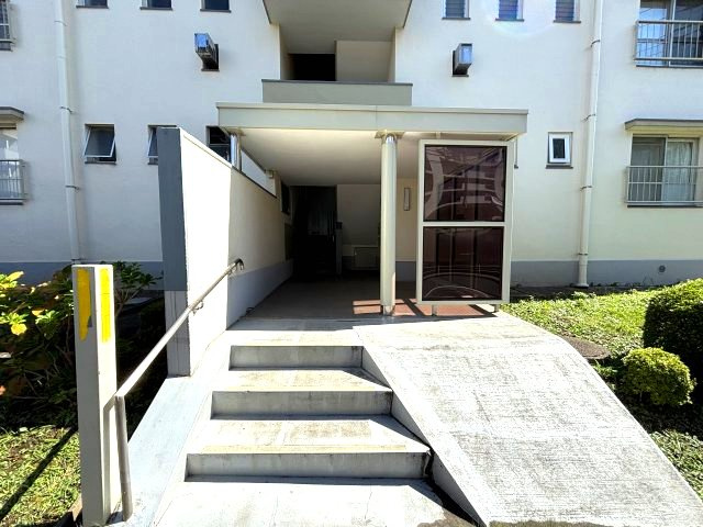 湖北台住宅　第七-2号棟3階のエントランス