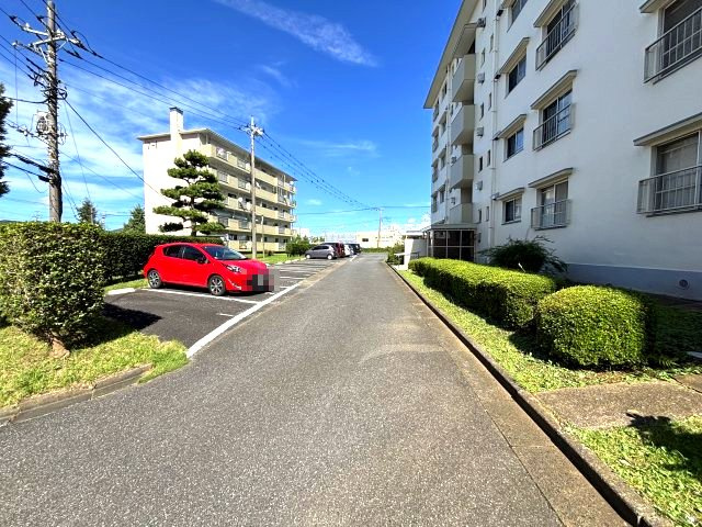 湖北台住宅　第七-2号棟3階の駐車場