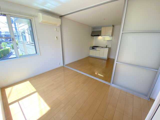 ローズガーデンの洋室|★明るいフローリングのお部屋です★