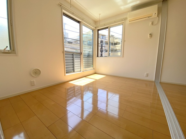 ローズガーデンの寝室|★きれいなフローリングのお部屋です★
