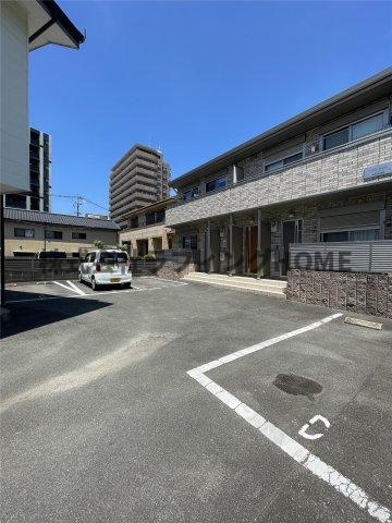 久留米市六ツ門町のアパートの駐車場