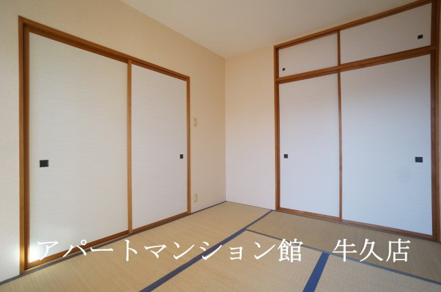 牛久ロイヤルレジデンスAⅢ型の和室