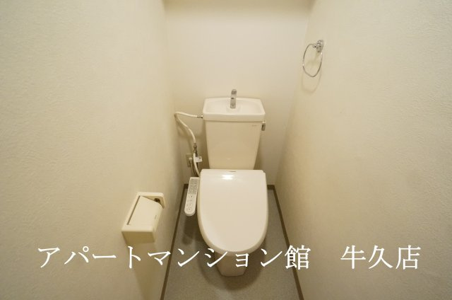 牛久ロイヤルレジデンスAⅢ型のトイレ