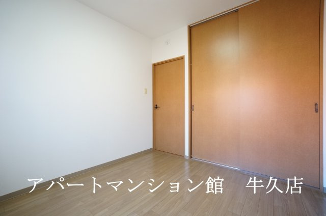 牛久ロイヤルレジデンスAⅢ型の洋室