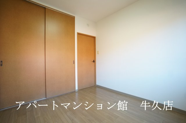 牛久ロイヤルレジデンスAⅢ型の寝室