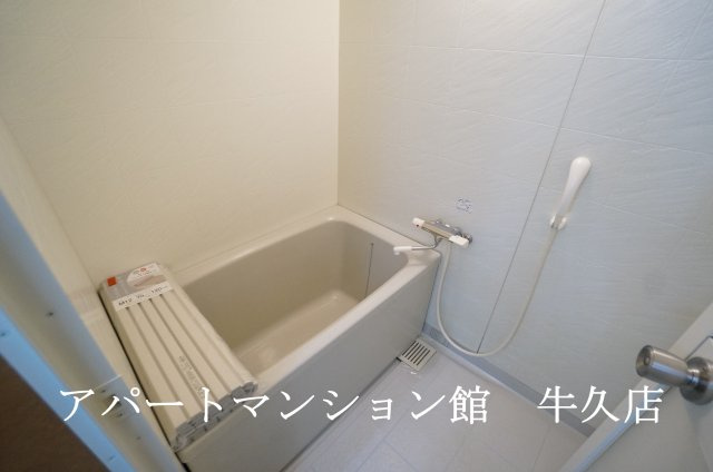 牛久ロイヤルレジデンスAⅢ型の浴室