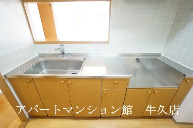 牛久ロイヤルレジデンスAⅢ型のキッチン