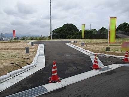 広島市西区己斐東2丁目　新築一戸建ての前面道路含む現地写真