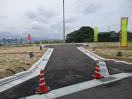 広島市西区己斐東2丁目　新築一戸建ての前面道路含む現地写真