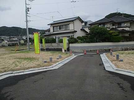 広島市西区己斐東2丁目　新築一戸建ての前面道路含む現地写真
