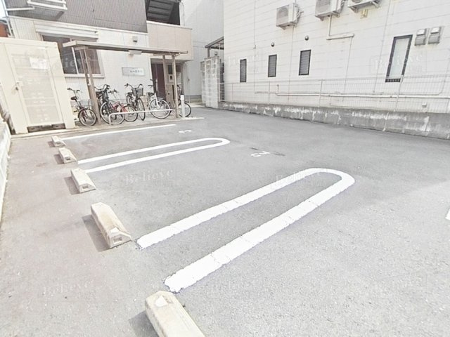 ルーエ西町の駐車場|駐車スペースもあります☆