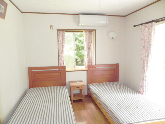 【洋室】 | 大室高原別荘地　戸建
