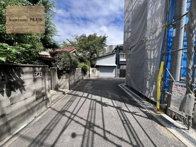 大阪市都島区東野田町4丁目　2号棟の前面道路含む現地写真