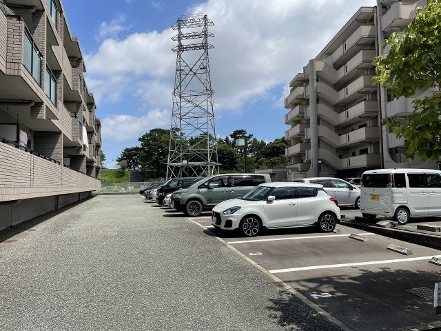 メゾン・ド・ファミールの駐車場