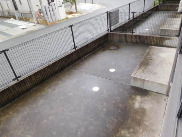 高砂市梅井１丁目のハイツのバルコニー
