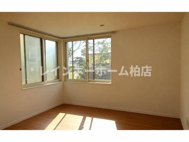 【仲介手数料：50％OFF】対象物件！の内装|明るい色調の室内です