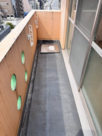 大阪市中央区博労町４丁目の店舗事務所のバルコニー