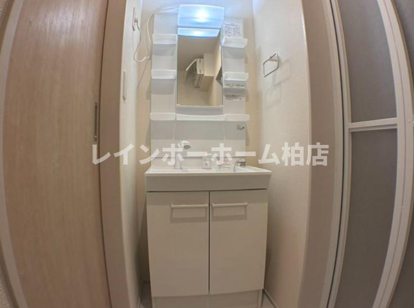特典：仲介手数料が無料です!!の洗面所|スペースが確保できる洗面所です