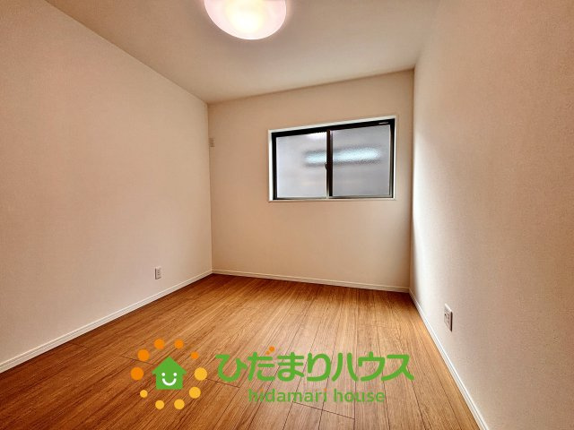 ワイウッドコート加須市下高柳第14期　新築一戸建て　02の洋室