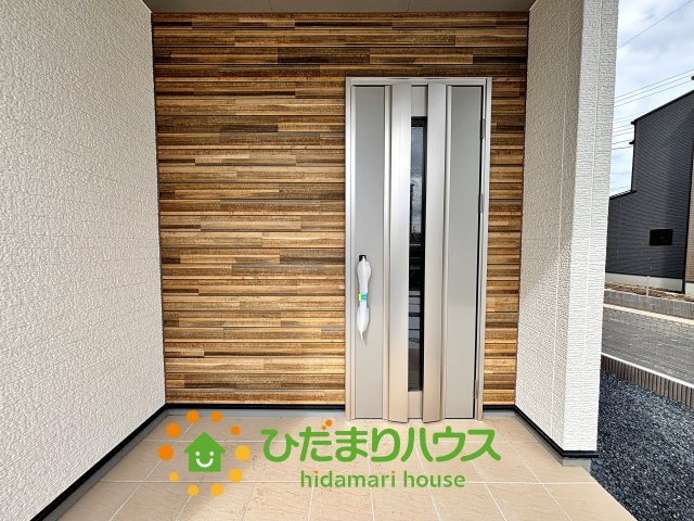 ワイウッドコート加須市下高柳第14期　新築一戸建て　02の玄関