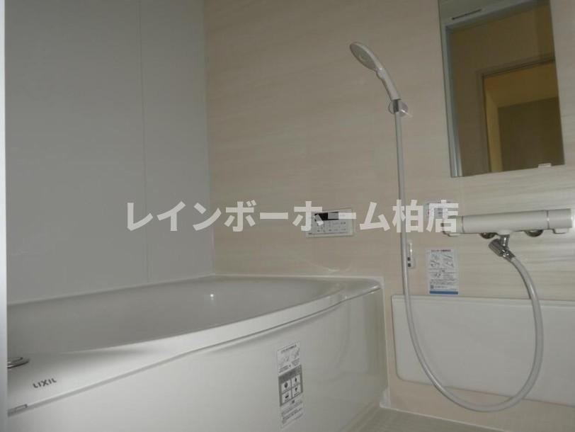 特典：仲介手数料が無料です!!の浴室