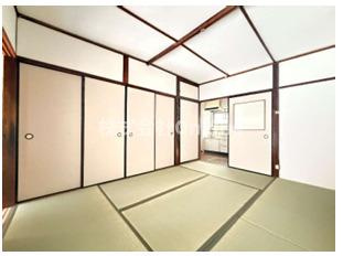 八尾市南植松町４丁目のテラスの和室