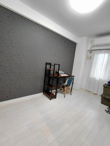 プレミスト元浜の洋室|6帖の洋室になります。直射日光が入らないので、部屋の中が暑くなりすぎる心配がありません！
