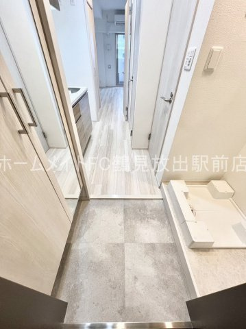 東大阪市高井田西６丁目の賃貸マンションの玄関