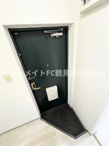 大阪市鶴見区今津中４丁目の賃貸マンションの玄関