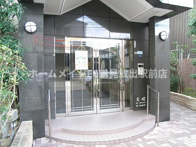 東大阪市川俣１丁目の賃貸マンションのエントランス