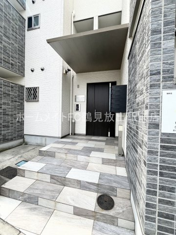 クリエオーレ鴻池徳庵町のエントランス
